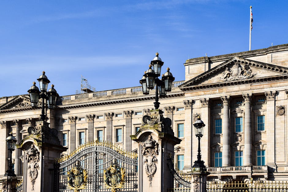 UK Travel Destinations Guide Buckingham Palace