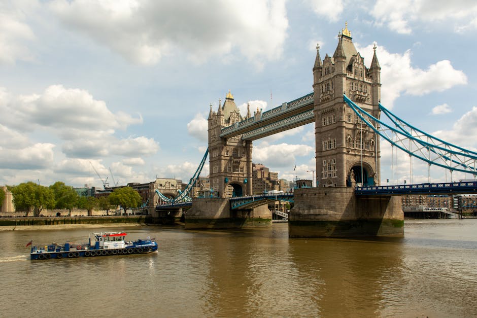 Travel destinations in the UK, landmarks, scenic views