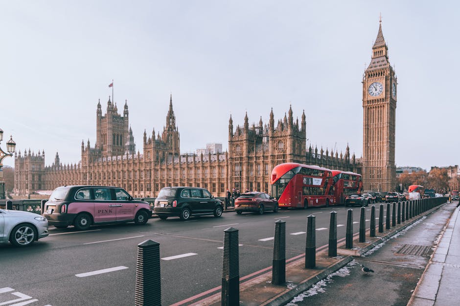 London Travel Guide Highlights the Houses of Parliament